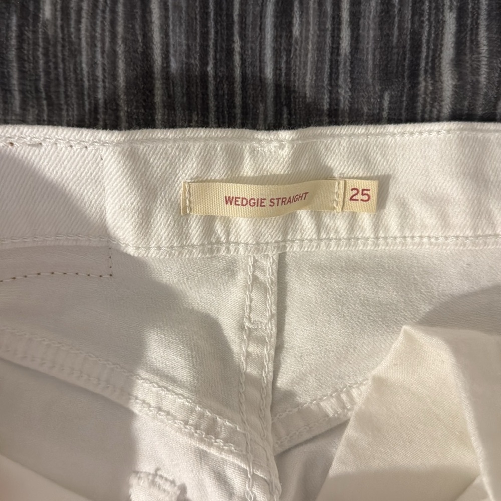 Levi | Wedgie Straight Jean - Picture 6 of 6